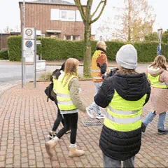 Kinder erkunden ihre Stadt